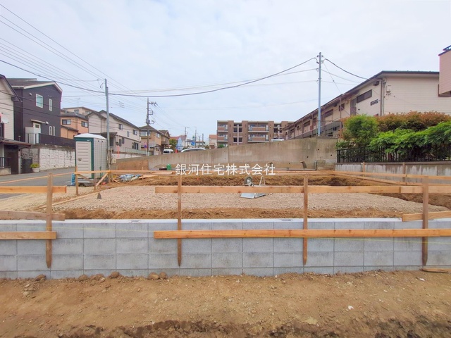 G00375818 神奈川県横浜市鶴見区下末吉６丁目 新築一戸建て 5680万円 土地面積125.01m² (約37.81坪) 建物面積99.98m² (約30.24坪) 間取り４ＬＤＫ 築年月2025年09月【外観10】