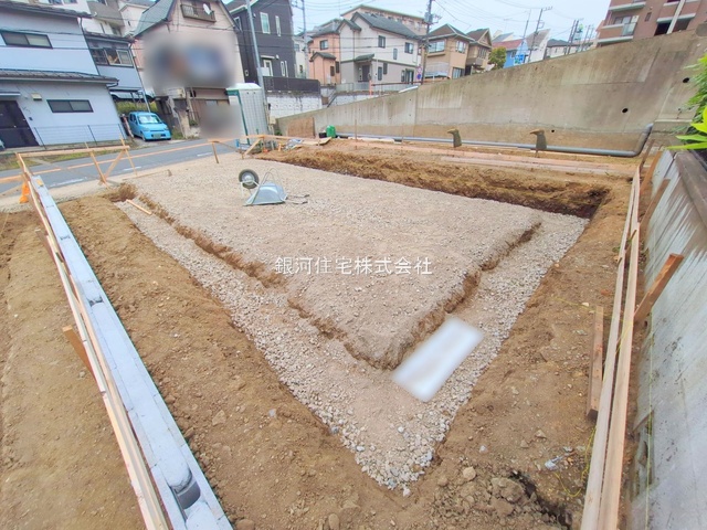 G00375818 神奈川県横浜市鶴見区下末吉６丁目 新築一戸建て 5680万円 土地面積125.01m² (約37.81坪) 建物面積99.98m² (約30.24坪) 間取り４ＬＤＫ 築年月2025年09月【外観11】