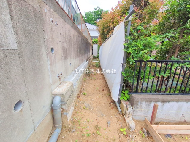 G00375818 神奈川県横浜市鶴見区下末吉６丁目 新築一戸建て 5680万円 土地面積125.01m² (約37.81坪) 建物面積99.98m² (約30.24坪) 間取り４ＬＤＫ 築年月2025年09月【外観14】