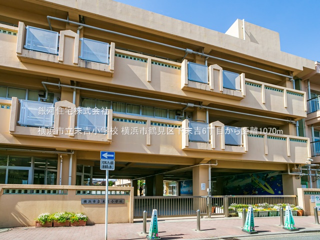 G00375818 神奈川県横浜市鶴見区下末吉６丁目 新築一戸建て 5680万円 土地面積125.01m² (約37.81坪) 建物面積99.98m² (約30.24坪) 間取り４ＬＤＫ 築年月2025年09月【周辺環境】横浜市立末吉小学校
