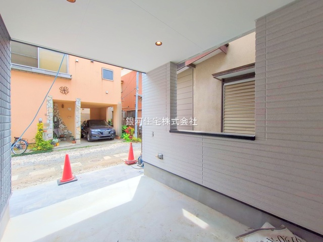 G00375842 埼玉県さいたま市浦和区元町２丁目 新築一戸建て 6190万円 土地面積56.71m² (約17.15坪) 建物面積99.68m² (約30.15坪) 間取り２ＳＬＤＫ 築年月2025年06月(築１年以内)【外観9】