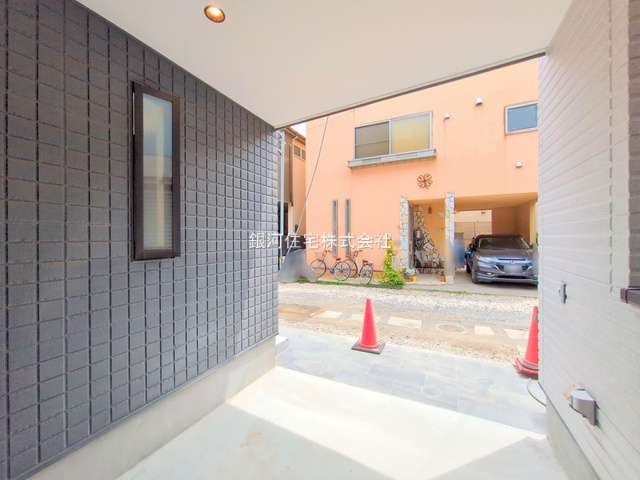 G00375842 埼玉県さいたま市浦和区元町２丁目 新築一戸建て 6190万円 土地面積56.71m² (約17.15坪) 建物面積99.68m² (約30.15坪) 間取り２ＳＬＤＫ 築年月2025年06月(築１年以内)【外観10】