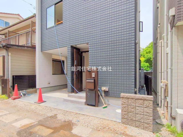 G00375842 埼玉県さいたま市浦和区元町２丁目 新築一戸建て 6190万円 土地面積56.71m² (約17.15坪) 建物面積99.68m² (約30.15坪) 間取り２ＳＬＤＫ 築年月2025年06月(築１年以内)【外観14】