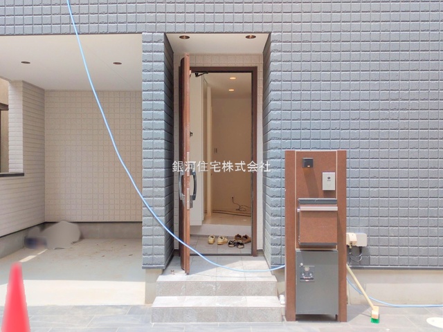 G00375842 埼玉県さいたま市浦和区元町２丁目 新築一戸建て 6190万円 土地面積56.71m² (約17.15坪) 建物面積99.68m² (約30.15坪) 間取り２ＳＬＤＫ 築年月2025年06月(築１年以内)【外観16】