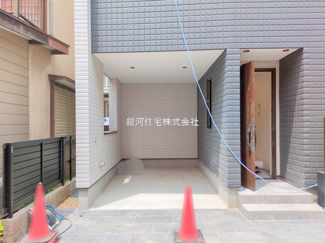 G00375842 埼玉県さいたま市浦和区元町２丁目 新築一戸建て 6190万円 土地面積56.71m² (約17.15坪) 建物面積99.68m² (約30.15坪) 間取り２ＳＬＤＫ 築年月2025年06月(築１年以内)【外観17】