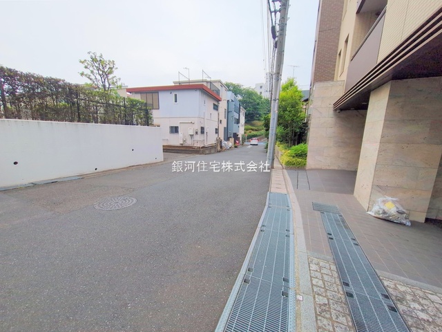 G00377185 神奈川県川崎市宮前区宮崎１丁目 中古マンション 7680万円 専有面積70.37m² (約21.28坪) 間取り３ＬＤＫ 所在階2階 築年月2014年07月(築10年)【外観11】