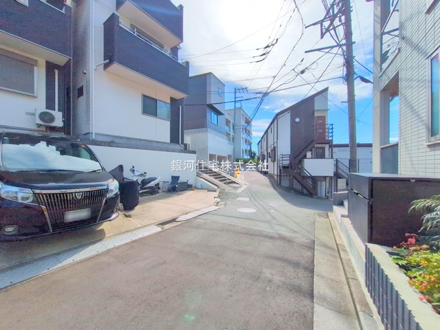 G00377461 神奈川県横浜市港南区港南１丁目 新築一戸建て 4680万円 土地面積70.98m² (約21.47坪) 建物面積77.83m² (約23.54坪) 間取り３ＬＤＫ 築年月2025年09月(築１年以内)【外観12】