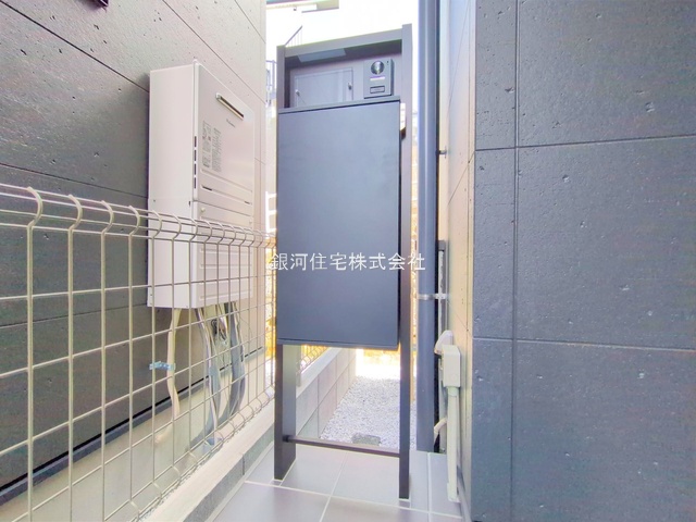 G00377462 神奈川県横浜市港南区港南１丁目 新築一戸建て 4580万円 土地面積73.33m² (約22.18坪) 建物面積77.62m² (約23.48坪) 間取り２ＳＬＤＫ 築年月2025年09月(築１年以内)【外観6】