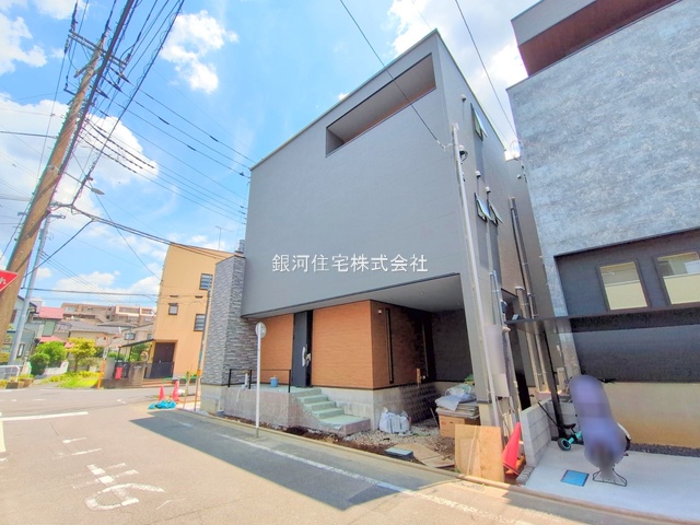 G00377719 埼玉県さいたま市浦和区本太５丁目 新築一戸建て 6980万円 土地面積80.24m² (約24.27坪) 建物面積125.73m² (約38.03坪) 間取り２ＳＬＤＫ 築年月2025年08月【外観2】