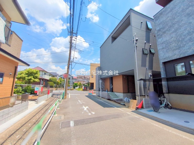 G00377719 埼玉県さいたま市浦和区本太５丁目 新築一戸建て 6980万円 土地面積80.24m² (約24.27坪) 建物面積125.73m² (約38.03坪) 間取り２ＳＬＤＫ 築年月2025年08月【外観9】