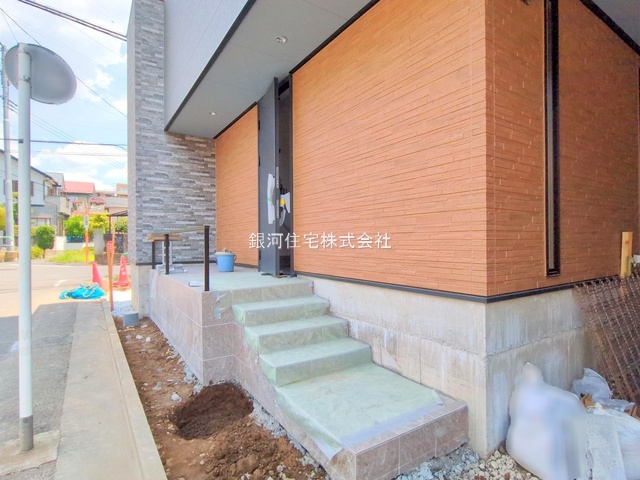 G00377719 埼玉県さいたま市浦和区本太５丁目 新築一戸建て 6980万円 土地面積80.24m² (約24.27坪) 建物面積125.73m² (約38.03坪) 間取り２ＳＬＤＫ 築年月2025年08月【外観11】