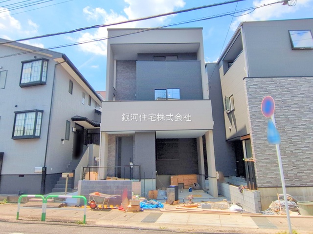 G00377720 埼玉県さいたま市浦和区本太５丁目 新築一戸建て 6580万円 土地面積76.13m² (約23.02坪) 建物面積113.59m² (約34.36坪) 間取り２ＳＬＤＫ 築年月2025年07月(築１年以内)【外観2】