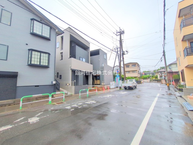 G00377720 埼玉県さいたま市浦和区本太５丁目 新築一戸建て 6580万円 土地面積76.13m² (約23.02坪) 建物面積113.59m² (約34.36坪) 間取り２ＳＬＤＫ 築年月2025年07月(築１年以内)【外観6】