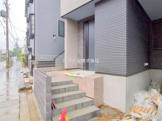 G00377720 埼玉県さいたま市浦和区本太５丁目 新築一戸建て 6580万円 土地面積76.13m² (約23.02坪) 建物面積113.59m² (約34.36坪) 間取り２ＳＬＤＫ 築年月2025年07月(築１年以内)【外観11】