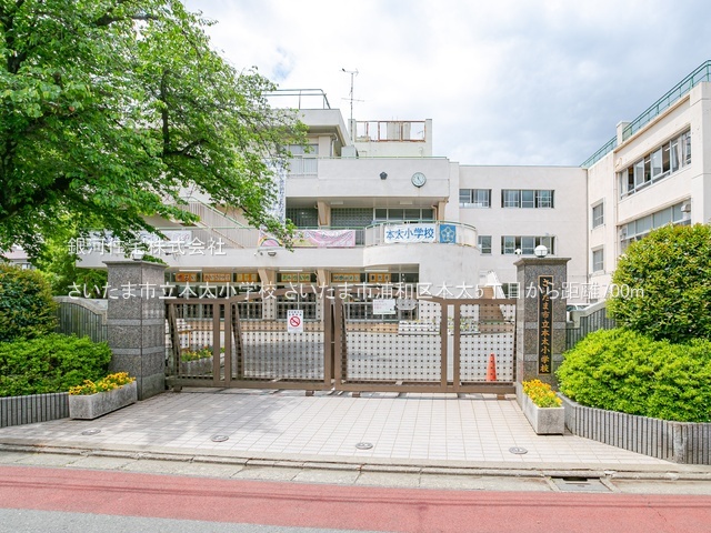 G00377720 埼玉県さいたま市浦和区本太５丁目 新築一戸建て 6580万円 土地面積76.13m² (約23.02坪) 建物面積113.59m² (約34.36坪) 間取り２ＳＬＤＫ 築年月2025年07月(築１年以内)【周辺環境】さいたま市立本太小学校