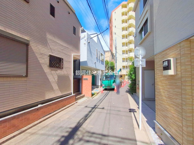 G00378199 東京都荒川区西日暮里１丁目 新築一戸建て 6580万円 土地面積71.08m² (約21.50坪) 建物面積99.95m² (約30.23坪) 間取り３ＳＬＤＫ 築年月2025年08月【外観3】