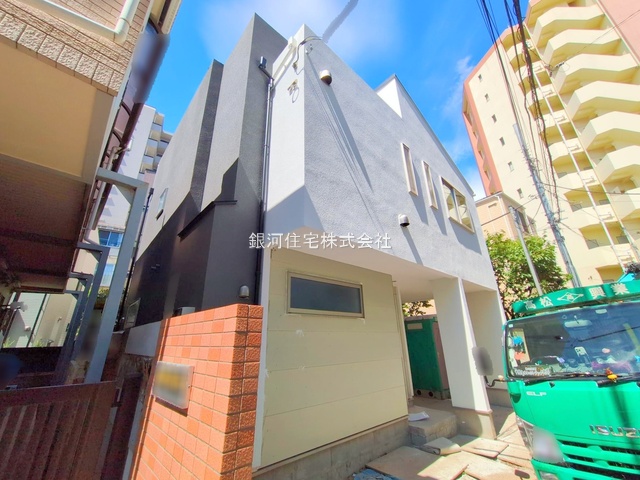 G00378199 東京都荒川区西日暮里１丁目 新築一戸建て 6580万円 土地面積71.08m² (約21.50坪) 建物面積99.95m² (約30.23坪) 間取り３ＳＬＤＫ 築年月2025年08月【外観9】