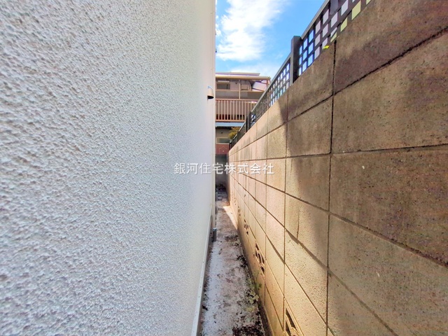 G00378199 東京都荒川区西日暮里１丁目 新築一戸建て 6580万円 土地面積71.08m² (約21.50坪) 建物面積99.95m² (約30.23坪) 間取り３ＳＬＤＫ 築年月2025年08月【外観11】