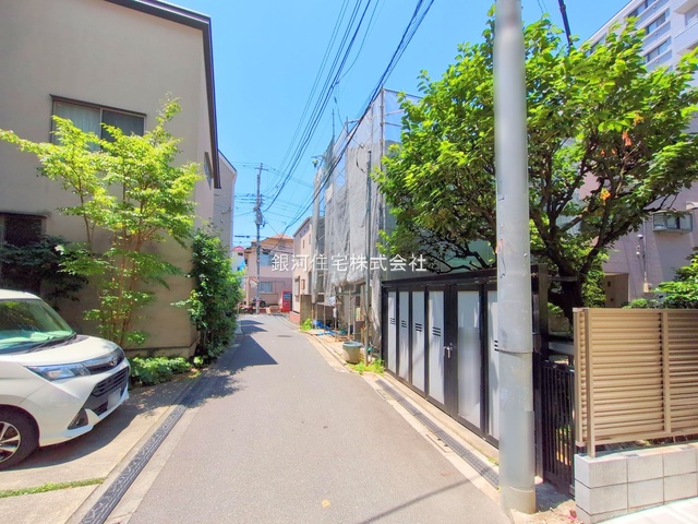 G00378199 東京都荒川区西日暮里１丁目 新築一戸建て 6580万円 土地面積71.08m² (約21.50坪) 建物面積99.95m² (約30.23坪) 間取り３ＳＬＤＫ 築年月2025年08月【外観18】
