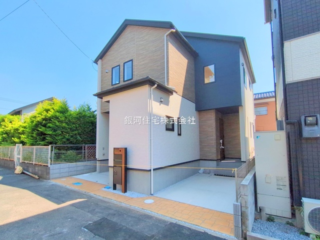 G00379645 埼玉県さいたま市岩槻区府内１丁目 新築一戸建て 3198万円 土地面積111.94m² (約33.86坪) 建物面積111.54m² (約33.74坪) 間取り３ＬＤＫ 築年月2025年09月(築１年以内)【外観2】