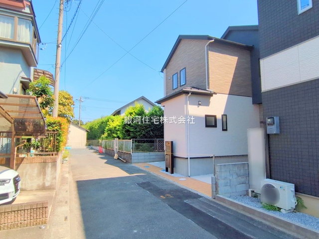 G00379645 埼玉県さいたま市岩槻区府内１丁目 新築一戸建て 3198万円 土地面積111.94m² (約33.86坪) 建物面積111.54m² (約33.74坪) 間取り３ＬＤＫ 築年月2025年09月(築１年以内)【外観3】