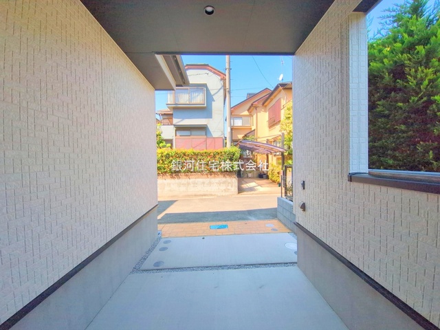 G00379645 埼玉県さいたま市岩槻区府内１丁目 新築一戸建て 3198万円 土地面積111.94m² (約33.86坪) 建物面積111.54m² (約33.74坪) 間取り３ＬＤＫ 築年月2025年09月(築１年以内)【外観6】