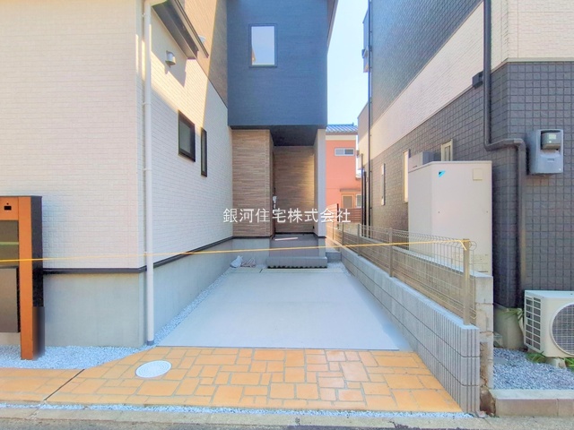 G00379645 埼玉県さいたま市岩槻区府内１丁目 新築一戸建て 3198万円 土地面積111.94m² (約33.86坪) 建物面積111.54m² (約33.74坪) 間取り３ＬＤＫ 築年月2025年09月(築１年以内)【外観11】