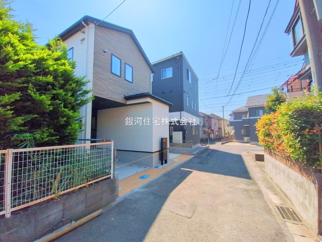 G00379645 埼玉県さいたま市岩槻区府内１丁目 新築一戸建て 3198万円 土地面積111.94m² (約33.86坪) 建物面積111.54m² (約33.74坪) 間取り３ＬＤＫ 築年月2025年09月(築１年以内)【外観12】