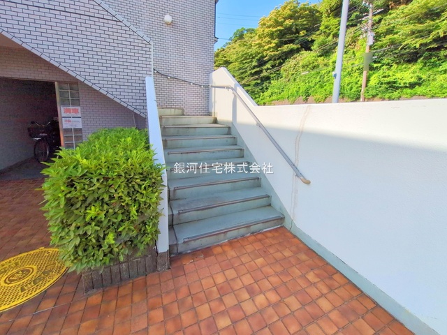 G00379830 神奈川県藤沢市白旗１丁目 中古マンション 2180万円 専有面積59.97m² (約18.14坪) 間取り２ＬＤＫ 所在階3階 築年月1988年07月(築37年)【外観9】