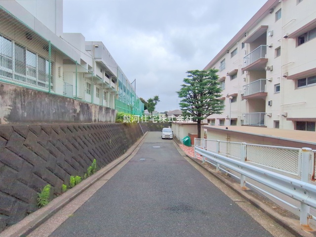 G00379967 神奈川県横浜市神奈川区西大口 中古マンション 2290万円 専有面積70.33m² (約21.27坪) 間取りワンルーム 所在階2階 築年月1967年10月(築57年)【外観4】