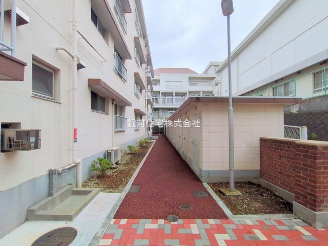 G00379967 神奈川県横浜市神奈川区西大口 中古マンション 2290万円 専有面積70.33m² (約21.27坪) 間取りワンルーム 所在階2階 築年月1967年10月(築57年)【外観9】