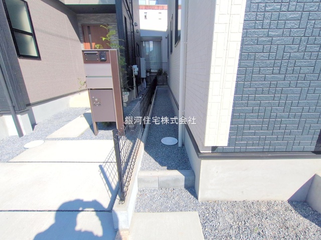 G00380178 埼玉県上尾市二ツ宮 新築一戸建て 4198万円 土地面積145.91m² (約44.13坪) 建物面積100.55m² (約30.41坪) 間取り４ＬＤＫ 築年月2025年10月(築１年以内)【外観7】