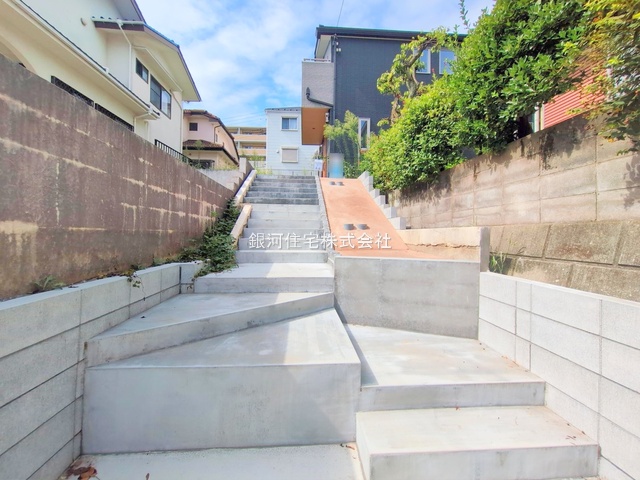 G00381461 東京都町田市小川１丁目 中古一戸建て 6580万円 土地面積214.45m² (約64.87坪) 建物面積93.94m² (約28.41坪) 間取り３ＬＤＫ 築年月2024年09月(築1年)【外観18】