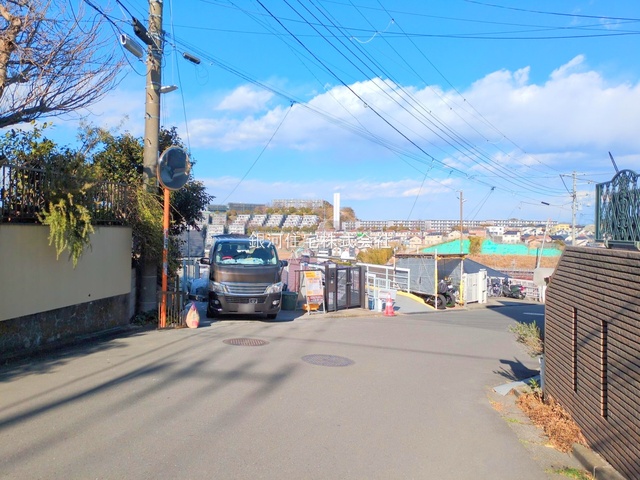 G00382057 神奈川県横浜市栄区公田町 中古一戸建て 2699万円 土地面積177.67m² (約53.74坪) 建物面積92.74m² (約28.05坪) 間取り４ＬＤＫ 築年月1999年09月(築26年)【外観3】