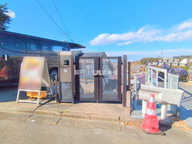 G00382057 神奈川県横浜市栄区公田町 中古一戸建て 2699万円 土地面積177.67m² (約53.74坪) 建物面積92.74m² (約28.05坪) 間取り４ＬＤＫ 築年月1999年09月(築26年)【外観4】