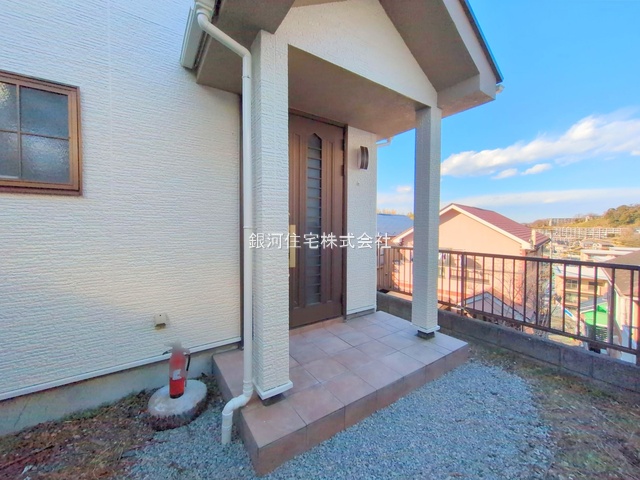 G00382057 神奈川県横浜市栄区公田町 中古一戸建て 2699万円 土地面積177.67m² (約53.74坪) 建物面積92.74m² (約28.05坪) 間取り４ＬＤＫ 築年月1999年09月(築26年)【外観6】