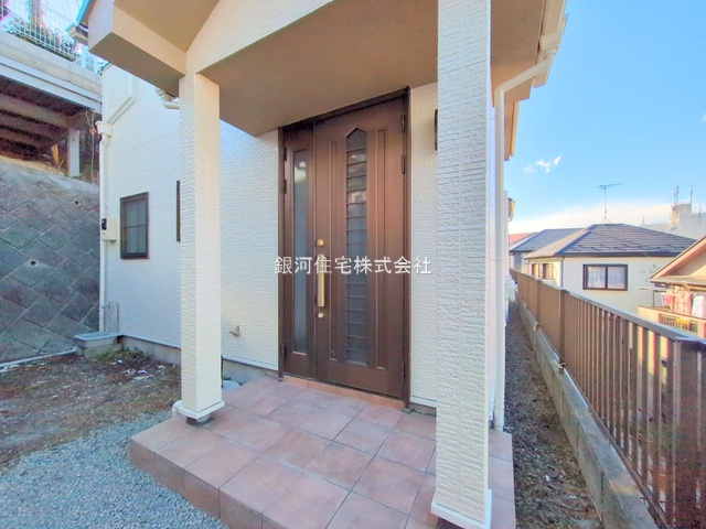 G00382057 神奈川県横浜市栄区公田町 中古一戸建て 2699万円 土地面積177.67m² (約53.74坪) 建物面積92.74m² (約28.05坪) 間取り４ＬＤＫ 築年月1999年09月(築26年)【外観7】