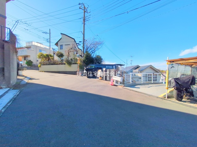 G00382057 神奈川県横浜市栄区公田町 中古一戸建て 2699万円 土地面積177.67m² (約53.74坪) 建物面積92.74m² (約28.05坪) 間取り４ＬＤＫ 築年月1999年09月(築26年)【外観14】