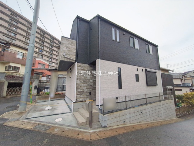 G00383313 千葉県柏市青葉台２丁目 新築一戸建て 2799万円 土地面積69.41m² (約20.99坪) 建物面積77.94m² (約23.57坪) 間取り３ＬＤＫ 築年月2025年12月(築１年以内)【外観2】