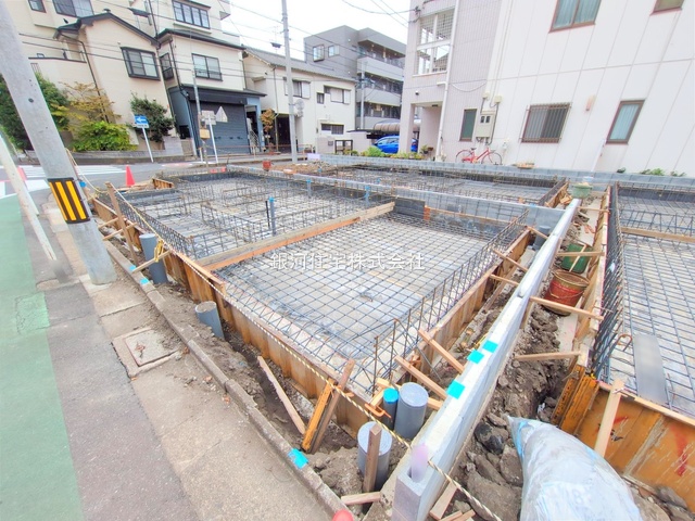 G00383586 埼玉県蕨市塚越５丁目 新築一戸建て 5280万円 土地面積73.54m² (約22.24坪) 建物面積105.30m² (約31.85坪) 間取り３ＳＬＤＫ 築年月2026年01月【外観8】