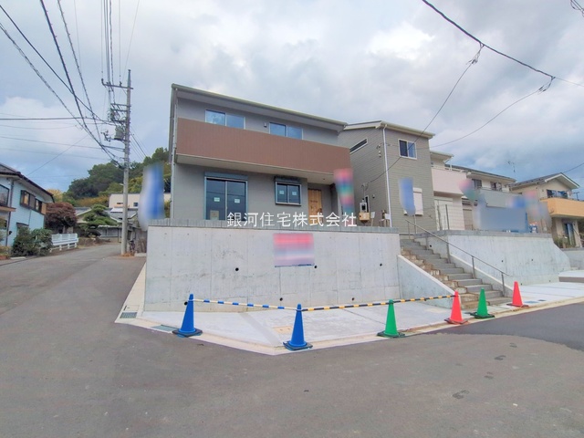 G00384446 東京都八王子市中山 新築一戸建て 3480万円 土地面積135.53m² (約40.99坪) 建物面積98.05m² (約29.66坪) 間取り３ＬＤＫ 築年月2025年12月【外観2】