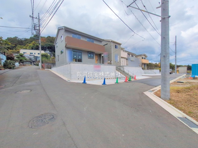 G00384446 東京都八王子市中山 新築一戸建て 3480万円 土地面積135.53m² (約40.99坪) 建物面積98.05m² (約29.66坪) 間取り３ＬＤＫ 築年月2025年12月【外観3】