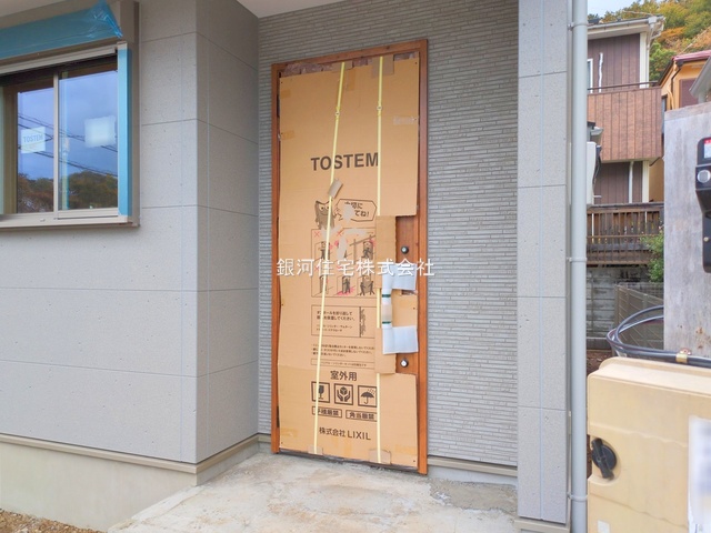 G00384446 東京都八王子市中山 新築一戸建て 3480万円 土地面積135.53m² (約40.99坪) 建物面積98.05m² (約29.66坪) 間取り３ＬＤＫ 築年月2025年12月【外観4】