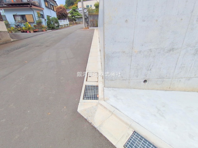 G00384446 東京都八王子市中山 新築一戸建て 3480万円 土地面積135.53m² (約40.99坪) 建物面積98.05m² (約29.66坪) 間取り３ＬＤＫ 築年月2025年12月【外観7】