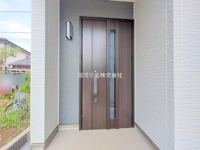 G00384458 埼玉県川口市上青木１丁目 新築一戸建て 4090万円 土地面積106.49m² (約32.21坪) 建物面積79.70m² (約24.10坪) 間取り３ＬＤＫ 築年月2025年10月(築１年以内)【外観4】