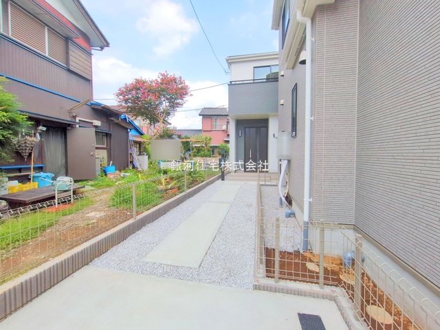 G00384458 埼玉県川口市上青木１丁目 新築一戸建て 4090万円 土地面積106.49m² (約32.21坪) 建物面積79.70m² (約24.10坪) 間取り３ＬＤＫ 築年月2025年10月(築１年以内)【外観7】