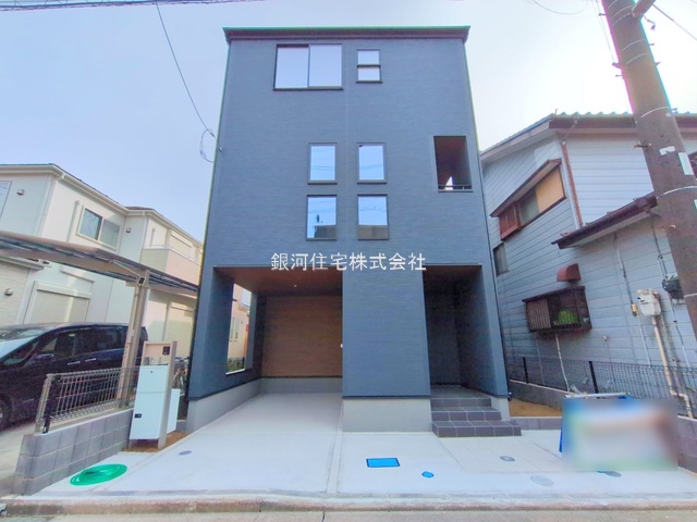 G00384464 埼玉県三郷市早稲田５丁目 新築一戸建て 3690万円 土地面積74.93m² (約22.66坪) 建物面積109.75m² (約33.19坪) 間取り３ＳＬＤＫ 築年月2025年10月(築１年以内)