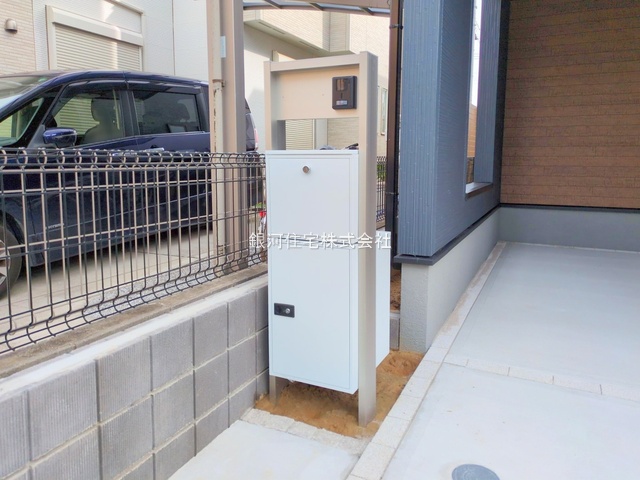 G00384464 埼玉県三郷市早稲田５丁目 新築一戸建て 3690万円 土地面積74.93m² (約22.66坪) 建物面積109.75m² (約33.19坪) 間取り３ＳＬＤＫ 築年月2025年10月(築１年以内)【外観5】