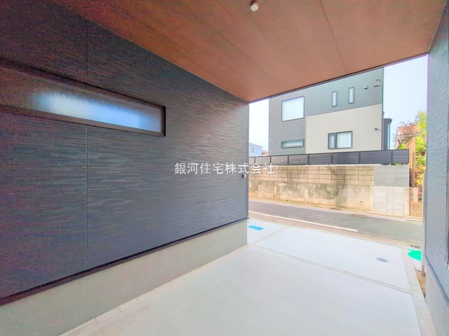 G00384464 埼玉県三郷市早稲田５丁目 新築一戸建て 3690万円 土地面積74.93m² (約22.66坪) 建物面積109.75m² (約33.19坪) 間取り３ＳＬＤＫ 築年月2025年10月(築１年以内)【外観7】
