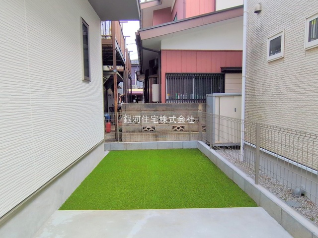 G00384465 埼玉県新座市野火止５丁目 新築一戸建て 3290万円 土地面積89.52m² (約27.07坪) 建物面積71.21m² (約21.54坪) 間取り３ＬＤＫ 築年月2025年10月(築１年以内)【外観7】